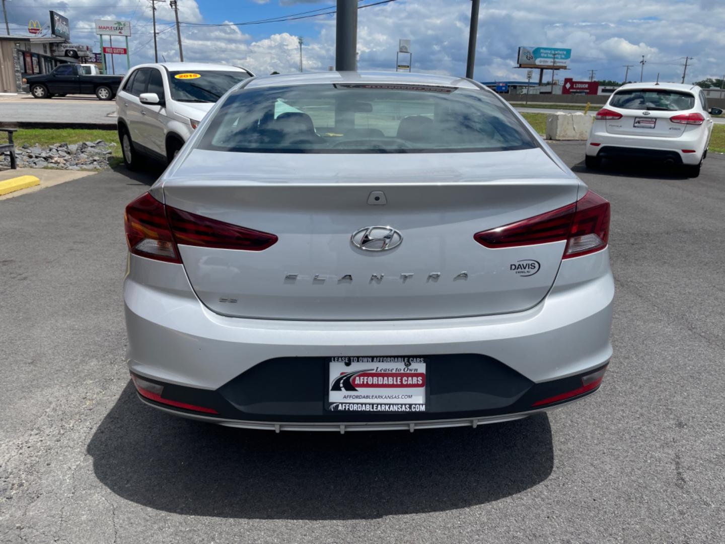 2019 Silver Hyundai Elantra (KMHD74LF9KU) with an 4-Cyl, 2.0 Liter engine, Automatic, 6-Spd w/Shiftronic transmission, located at 8008 Warden Rd, Sherwood, AR, 72120, (501) 801-6100, 34.830078, -92.186684 - Photo#6